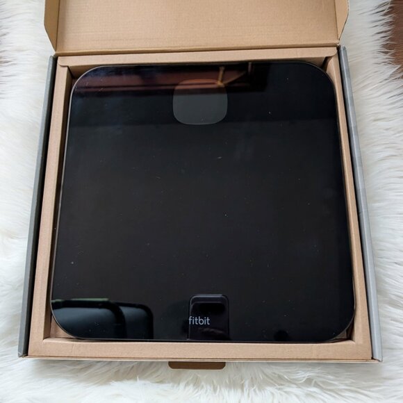 Like New Fitbit Aria Air Smart Scale - Black - Picture 2 of 3